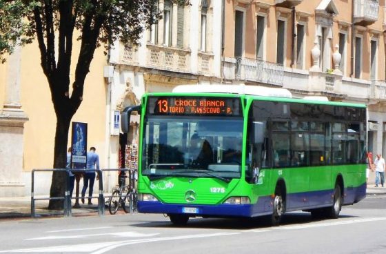Tosi: “Basta stressare i cittadini con mobility day e stop auto, va rivoluzionato il trasporto pubblico”