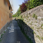 Muro di cinta pericolante in via Fontana del Ferro, strada chiusa al traffico fino al 29 gennaio