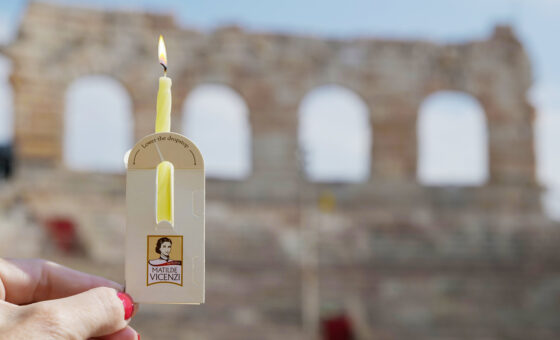 Vicenzi illumina con migliaia di candeline il Festival lirico